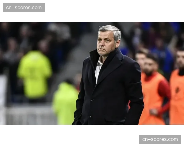 官方：前法国国脚，雷恩主帅热内西奥获得三月最佳教练提名