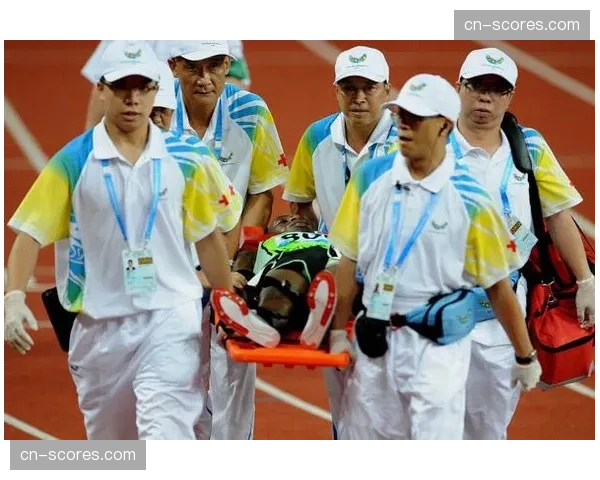 穆西亚拉腓骨骨折重伤，世俱杯赛场担架抬离