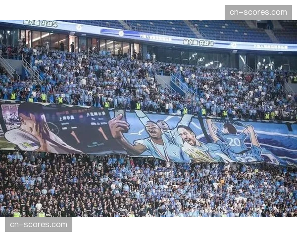马略卡主场球迷在保级关键战中展示巨型TIFO